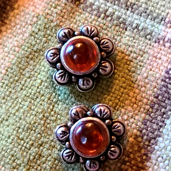 COPY - Vintage SS Amber Stud Earrings - Picture 6 of 6